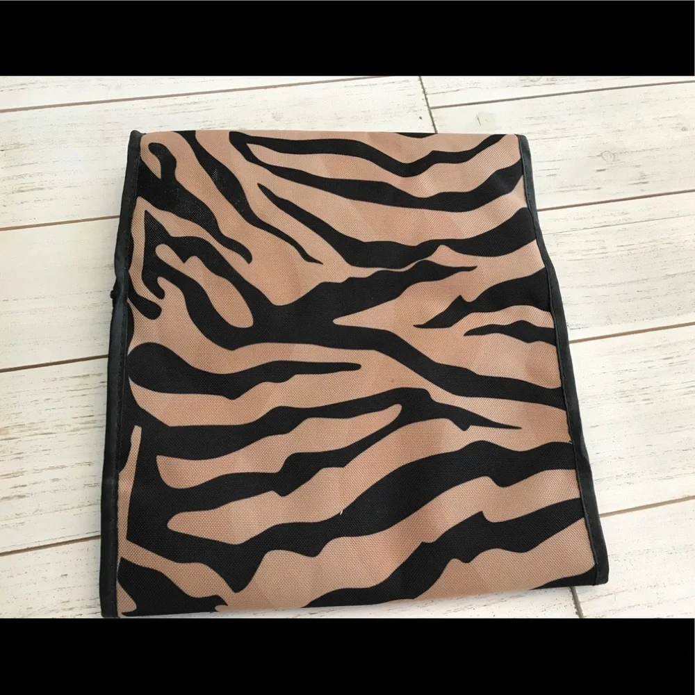 Animal Print Makeup Organizer With Hook 9.5”X 23”‎